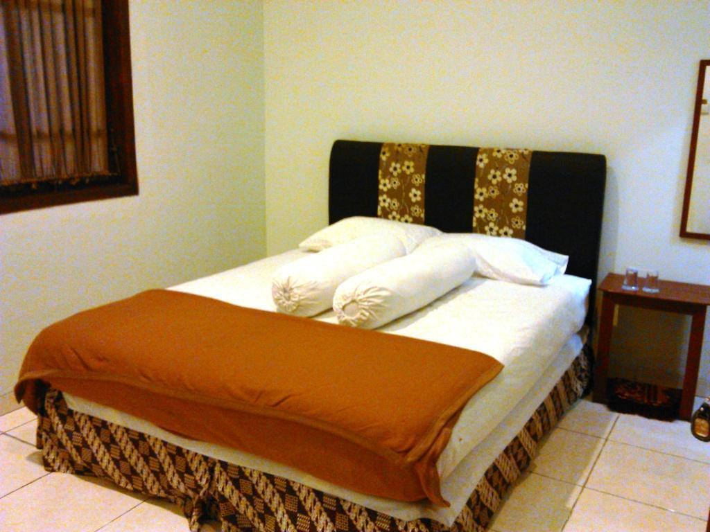 Griya Putri Dewi Guesthouse Yogyakarta Exterior foto