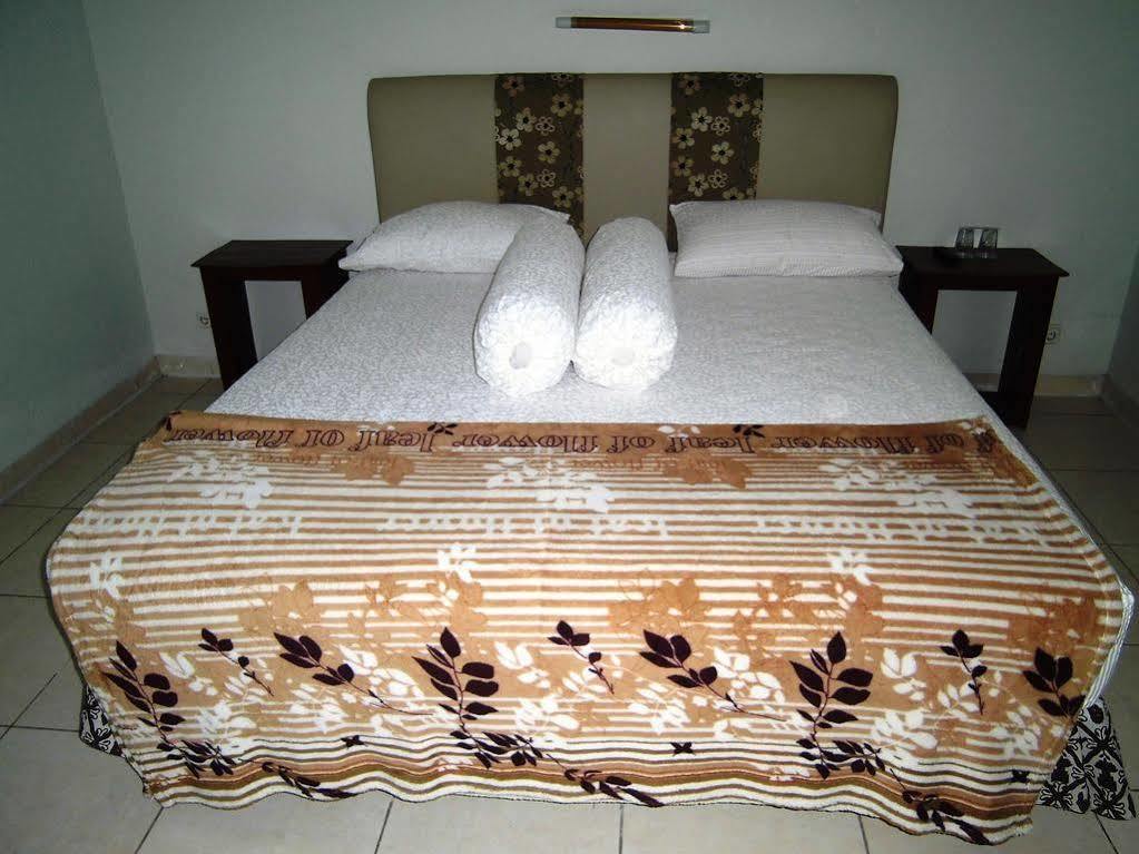 Griya Putri Dewi Guesthouse Yogyakarta Exterior foto