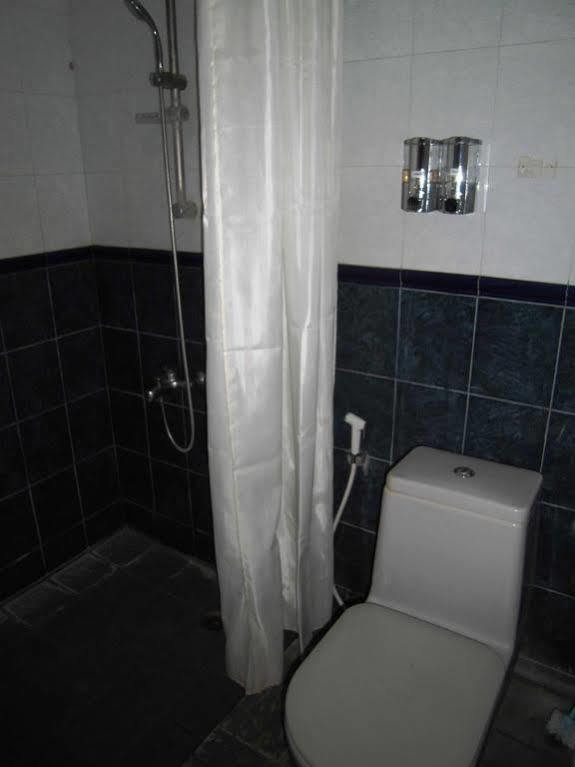 Griya Putri Dewi Guesthouse Yogyakarta Exterior foto