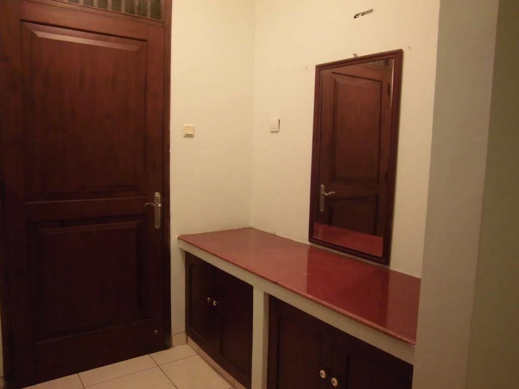 Griya Putri Dewi Guesthouse Yogyakarta Exterior foto